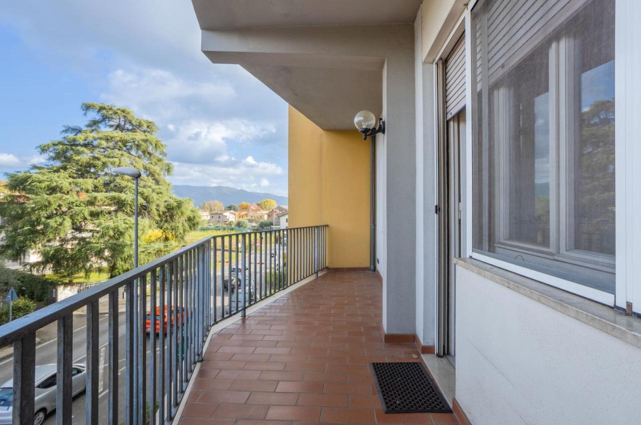 Lucca Roomy Apartment With Balcony And Parking! Exterior photo